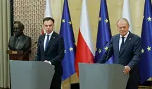 Premier Donald Tusk i minister Andrzej Domański podczas konferencji prasowej