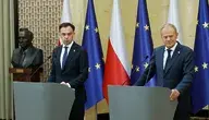 Premier Donald Tusk i minister Andrzej Domański podczas konferencji prasowej