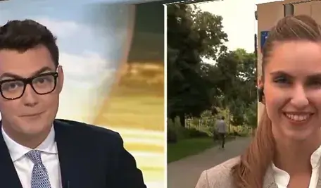 Do zabawnej wpadki doszło na antenie TVP Info, gdy prowadzący Bartosz Cebeńko nie wiedział, z którą reporterką się łączy, a następnie skrytykował na żywo pracę newsroomu.