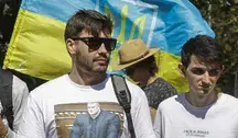 Demonstranci podczas zgromadzenia na Ukrainie. Fala protestów po odejściu Mykhailo Fedorova z rządu zwiększyła presję społeczną na administrację Wołodymyra Zełenskiego i wywołała debatę o przyszłości ukraińskiej demokracji w warunkach wojny