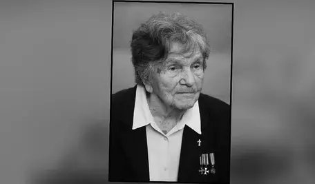 Na zdjęciu archiwalnym z 03.08.2024. Uczestniczka powstania warszawskiego Wanda Traczyk-Stawska ps. Pączek podczas spotkania wokół wystawy "Głosy Pamięci". Uczestniczka Powstania Warszawskiego zmarła 18 bm. w wieku 99 lat. (ad) PAP/Leszek Szymański