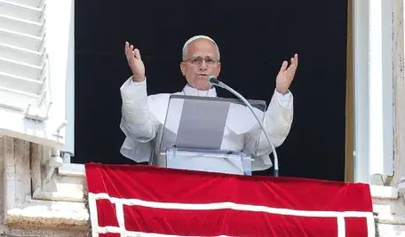 Papież Leon XIV podczas niedzielnej modlitwy zaapelował o pokój i sprawiedliwe rozwiązanie kryzysu migracyjnego po tragicznych wydarzeniach w Ceucie.