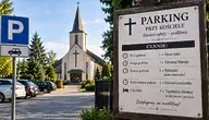 Ojcowie paulini ze Skórzewa wprowadzili nietypowy „cennik” parkingowy, w którym zamiast pieniędzmi za postój płaci się modlitwą.