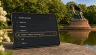 Rozłożony Galaxy Z Fold8 na grafice z motywem muzycznym. W One UI 9 pojawi się dzwonek oparty na Nokturnie Es-dur op. 9 nr 2 Fryderyka Chopina