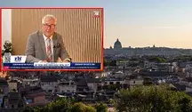Ryszard Czarnecki w rozmowie z Carlo Fidanzą o sojuszu polsko-włoskim. W tle panorama Rzymu