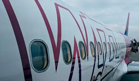 Loty turystek z Polski odwoływano i przekierowywano, a Wizz Air nie chce im teraz oddać poniesionych kosztów 