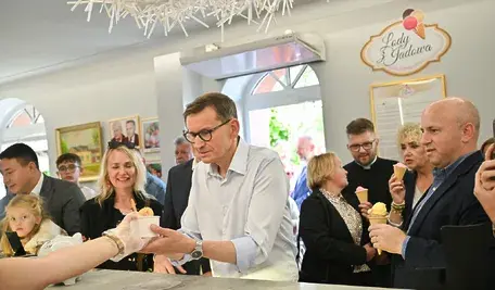 Ugrupowanie Mateusza Morawieckiego znalazło się pod progiem w sondażu CBOS, ale istotnie obniżyło notowania PiS 