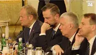 Zatroskany Donald Tusk, bo jego rządy topią wielkie afery. Patrzcie, jak zaciska usta w nienawistnym grymasie.