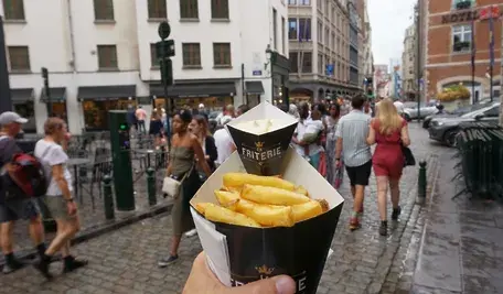 Frytki belgijskie w Brukseli - dotąd smakowały, ale w tym roku mogą stracić na jakości