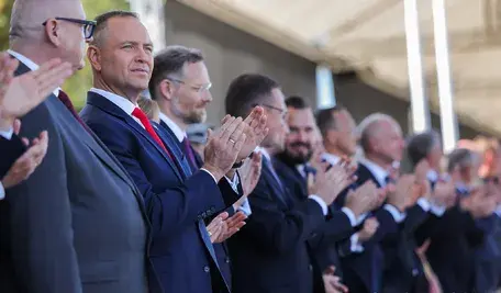 Prezydent Karol Nawrocki jest zdecydowanie bardziej lubiany i popularny w Polsce niż poza jej granicami. I to chyba tak właśnie powinno być! 