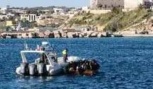 Łódź z migrantami u włoskich wybrzeży