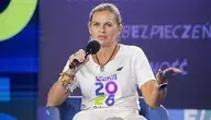 Barbara Nowacka zacięła się na słowie... gospodyni. Tak to jest, gdy na siłę szukamy feminatywów, nawet tam, gdzie świetnie funkcjonują od wieków