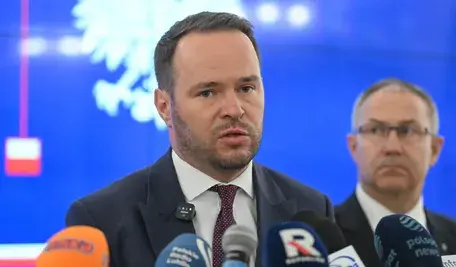 Wojewoda lubelski przyznał, że podczas alarmu związanego z wlotem rosyjskiej rakiety w części powiatów nie uruchomiono syren z powodu błędów ludzkich i zapowiedział zmiany w procedurach.