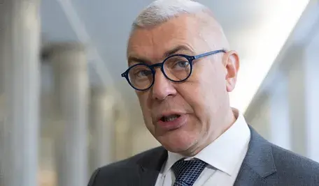Roman Giertych skrytykował ułaskawienie Adama Borowskiego przez prezydenta Karola Nawrockiego, łącząc tę decyzję ze swoją teorią o rzekomym sfałszowaniu wyborów prezydenckich.