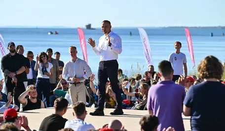 Karol Nawrocki świetnie odnajduje się w rozmowach z młodymi ludźmi