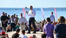 Karol Nawrocki świetnie odnajduje się w rozmowach z młodymi ludźmi