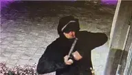 Policja poszukuje mężczyzny, który wybił szybę w sali zabaw w Gdyni i wlał do środka kwas masłowy.