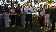 Młoda kobieta zasłabła podczas konferencji Nawrockiego w Juracie, prezydent ruszył jej na pomoc