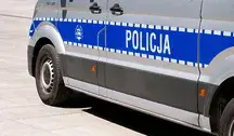 20-latek z Trzcianki, który zaatakował mieczem ojca i policjantów, zeznał, że działał w obronie matki