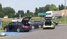 Na parkingu w Frydrychowie policjant pomógł odebrać poród, gdy mąż kobiety nie zdążył z nią do szpitala