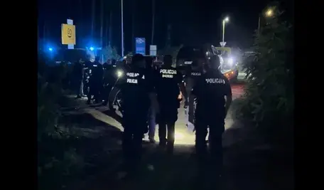 Policjanci szukali grupy migrantów, którzy uciekli z nielegalnego transportu