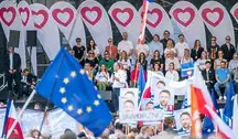 Koalicja pustych serc i pełnych butelkomatów. Tusk i jego banda