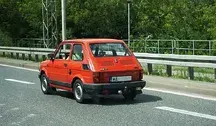 Czerwony Fiat 126p