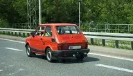 Czerwony Fiat 126p