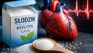 Ksylitol w opakowaniu jako popularny słodzik obok anatomicznego serca i wykresu EKG symbolizujących badania nad wpływem zamienników cukru na zdrowie serca