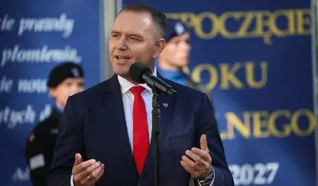 Komornica (pow. legionowski, gm. Wieliszew), 01.09.2026. Prezydent RP Karol Nawrocki podczas inauguracji roku szkolnego 2026/2027 w Liceum Ogólnokształcącym im. mjra Konstantego Mikołaja Radziwiłła w Komornicy, 1 bm.