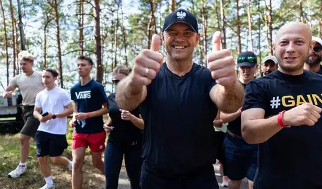 Prezydent Karol Nawrocki jest w znakomitej formie. Jest częstym bywalcem siłowni i stara się propagować zdrowy styl życia wśród młodzieży tak, jak podczas spotkania w Juracie