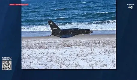 Z Bałtyku wyłowiono rosyjskiego drona. Leży na plaży, a wokół białe piaski. Tusk z Kosiniakiem nie upilnowali i wleciał, nawet nie wiadomo kiedy