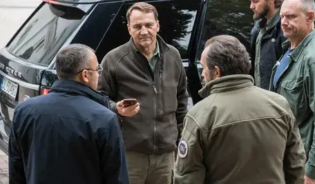Radosław Sikorski przekonuje, że europejskie państwa NATO byłyby w stanie szybko odpowiedzieć na rosyjską agresję nawet bez udziału Stanów Zjednoczonych.