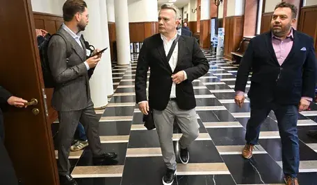 Karol Nawrocki pozwał wydawcę Onetu w związku z publikacjami dotyczącymi jego przeszłości, a pierwsza rozprawa odbyła się za zamkniętymi drzwiami na wniosek Ringier Axel Springer Polska.
