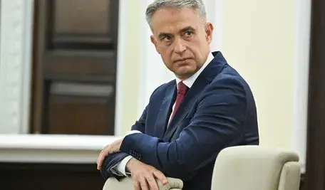 Krzysztof Gawkowski stwierdził, że internet został „zatruty”, i przekonywał, że na platformy cyfrowe należy „nałożyć chomąto”, aby zwiększyć nadzór nad ich działalnością.