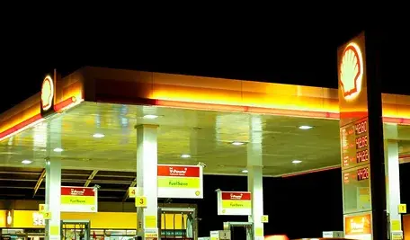 Arabia Saudyjska wstrzymała część dostaw do Europy, co obudziło obawy, że na polskich stacjach zabraknie paliwa