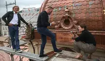 Wszyscy mają na nogach „cywilne” buty, a nie specjalne obuwie ochronne