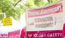 „Uśmiechnięte” bezprawie. Skok na Trybunał i brutalne wyrzucanie urzędników