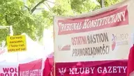 „Uśmiechnięte” bezprawie. Skok na Trybunał i brutalne wyrzucanie urzędników