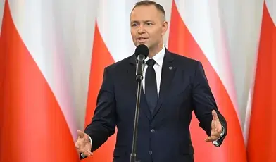 Prezydent Karol Nawrocki jest bezpardonowo, ale niezbyt mądrze atakowany przez fanatycznych zwolenników koalicji 13 grudnia