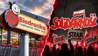 Biedronka i Solidarność – protest pracowników oraz plakaty „STRAJK” po zerwaniu mediacji Podpis pod zdjęciem: Spór zbiorowy w Biedronce wchodzi w kolejną fazę. Po fiasku mediacji związkowcy zapowiadają referendum strajkowe.