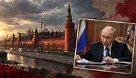 Kreml w Moskwie oraz umieszczone na pierwszym planie zdjęcie Władimira Putina – grafika ilustracyjna do artykułu o rosyjskiej narracji dotyczącej 17 września 1939 roku