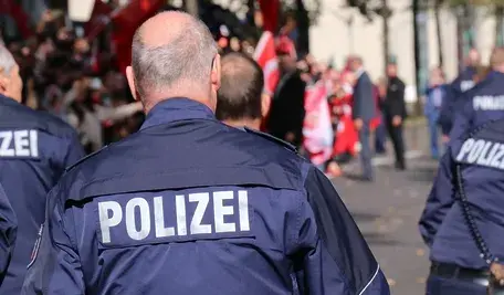 Gwałciciel służył w policji