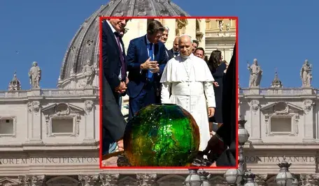 Czym jest tajemnicza zielona kula, którą dostał papież Leon XIV?