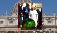 Czym jest tajemnicza zielona kula, którą dostał papież Leon XIV?