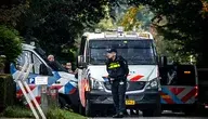 Holenderska policja na miejscu strzelaniny w Overasselt. Zginął 51-letni ochroniarz, dwóch policjantów zostało rannych, a służby zatrzymały 34 osoby.