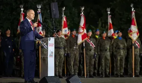 Prezydent Karol Nawrocki w czasie wygłaszania przemówienia na Westerplatte