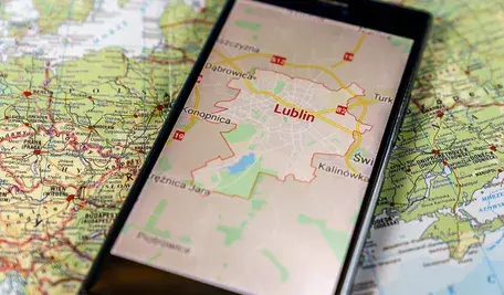 Pracownicy Lubelskiego Urzędu Wojewódzkiego podczas alarmu zostali skierowani do pobliskiego parku, co wywołało zastrzeżenia części urzędników.