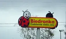 Biedronka wydłuża termin ważności voucherów za zwrot opakowań objętych systemem kaucyjnym z 30 do 120 dni, dając klientom więcej czasu na ich wykorzystanie.