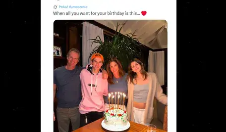 Pełna rodzina była dla Cindy Crawford wszystkim, czemu dawała wyraz w mediach społecznościowych. Tu, w czasie swoich urodzin z mężem, synem i córką